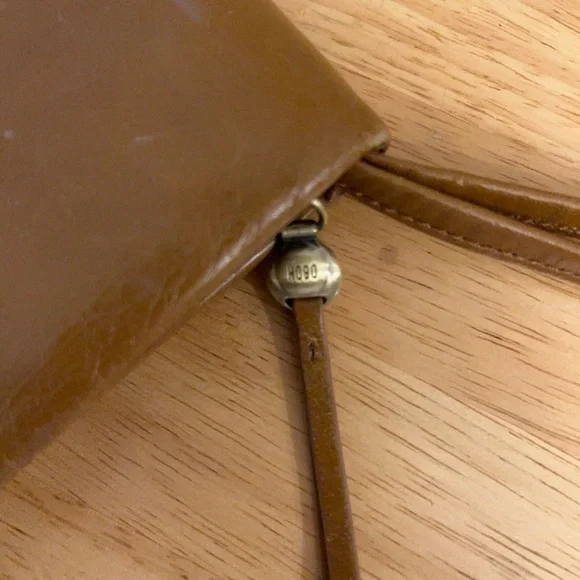 HOBO Evolve Wristlet in leather. - Picture 10 of 12